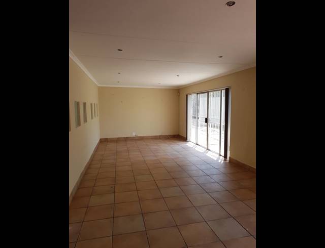 6 BEDROOM HOUSE FOR SALE IN PRIMROSE